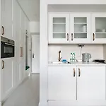Centre In One By Bookinghost ורשה