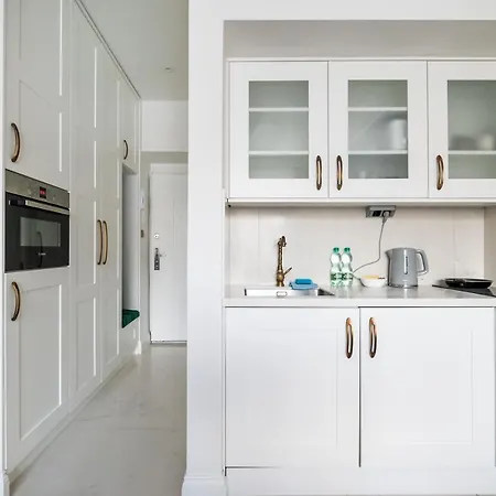 Centre In One By Bookinghost ורשה