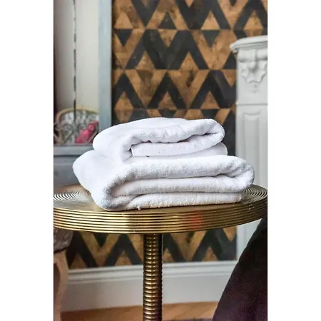 Centre In One By Bookinghost *